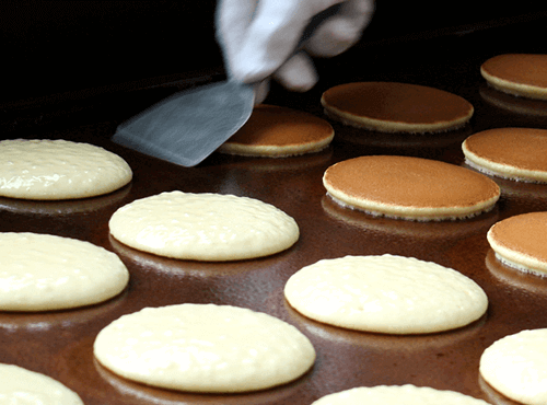 熟練した菓子職人によるこだわりの製法。