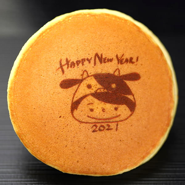 【一般事例216】HAPPY NEW YEAR!（牛の被り物をかぶった女の子のイラスト）2021