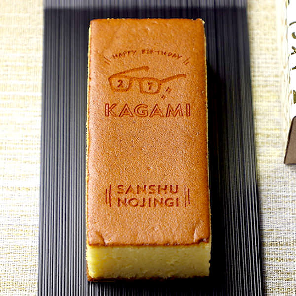 【一般事例257】HAPPY BIRTHDAY（メガネのイラスト）KAGAMI　SANSHU NOJINGI