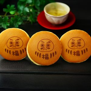 【SNS投稿】お正月のお土産に 縁起の良いだるまどら焼き