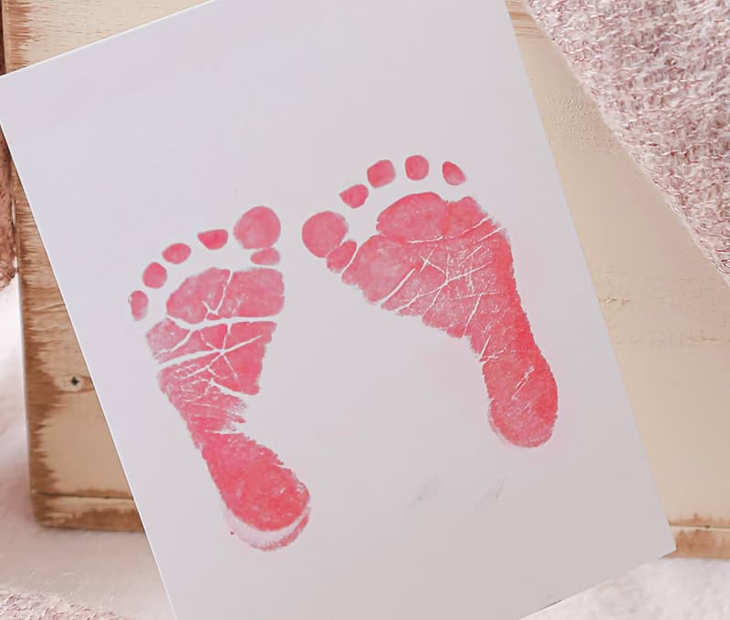 台紙に足形をとる